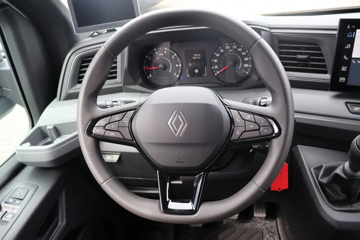 2.0 dCi 150pk Bakwagen met Laadklep Trekhaak