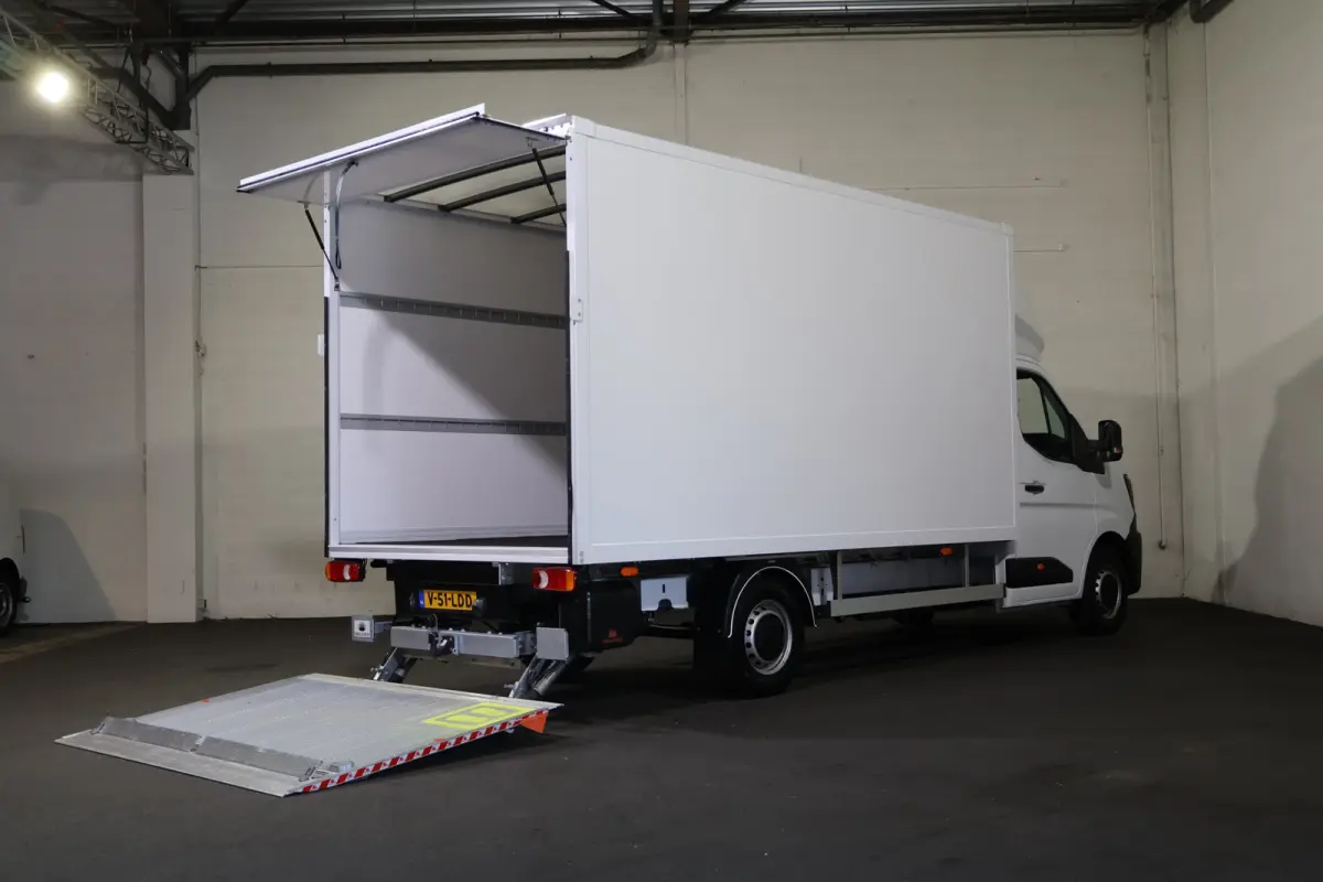 2.0 dCi 150pk Bakwagen met Laadklep Trekhaak