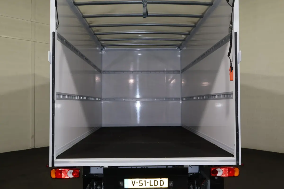 2.0 dCi 150pk Bakwagen met Laadklep Trekhaak