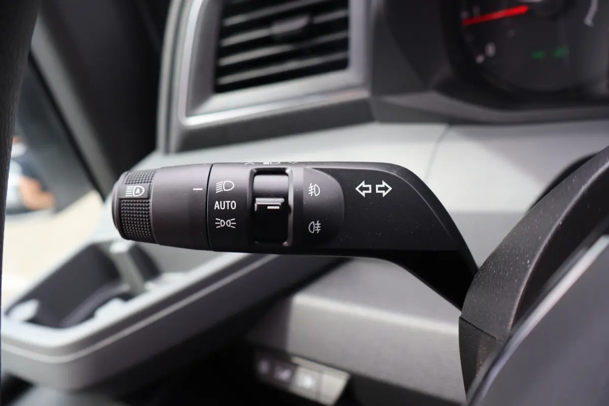 2.0 dCi 150pk Bakwagen met Laadklep Trekhaak