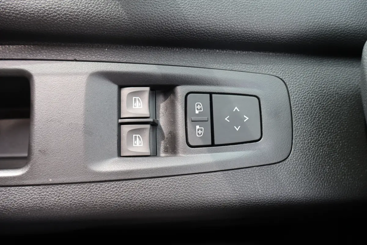 2.0 dCi 150pk Bakwagen met Laadklep Trekhaak