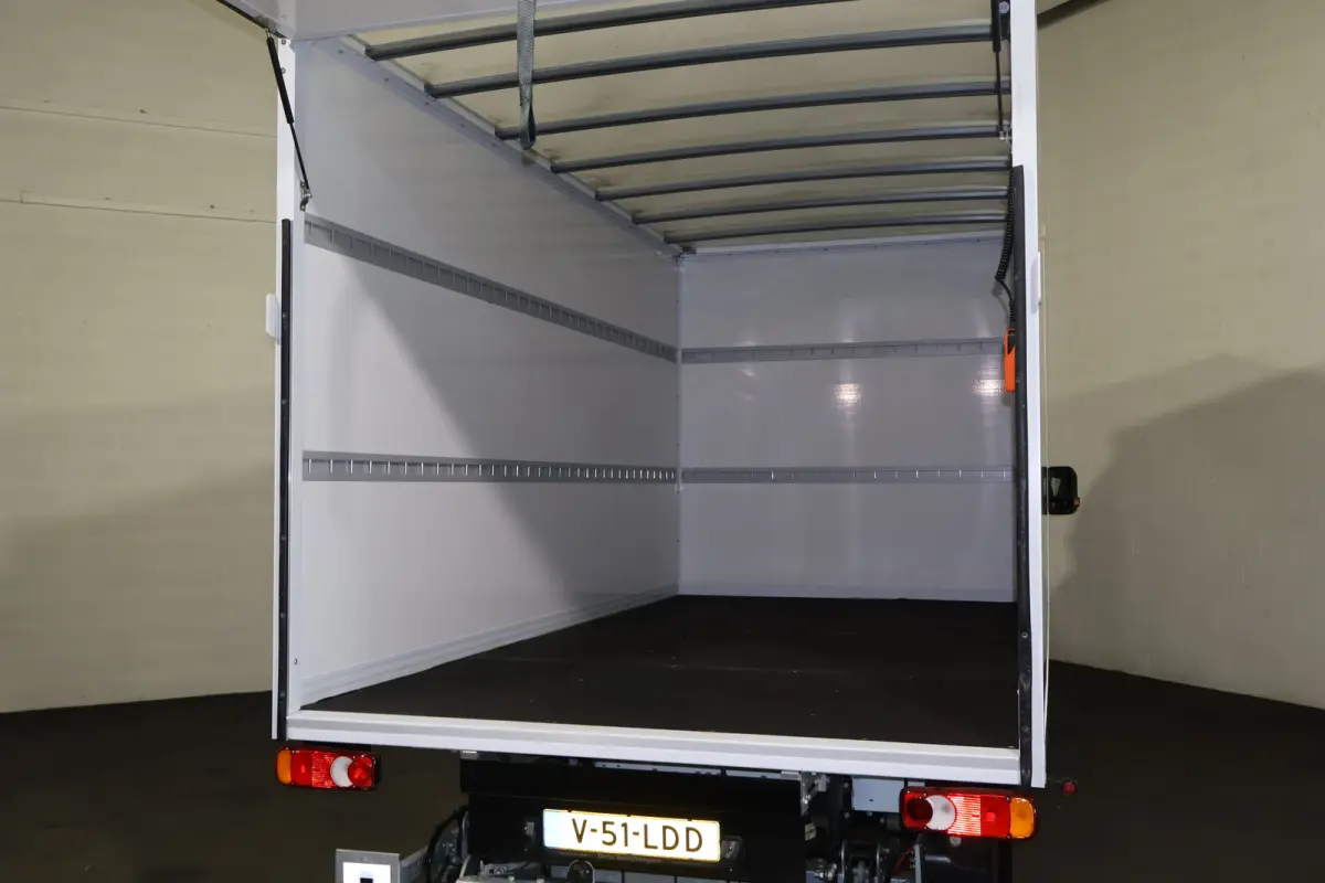 2.0 dCi 150pk Bakwagen met Laadklep Trekhaak
