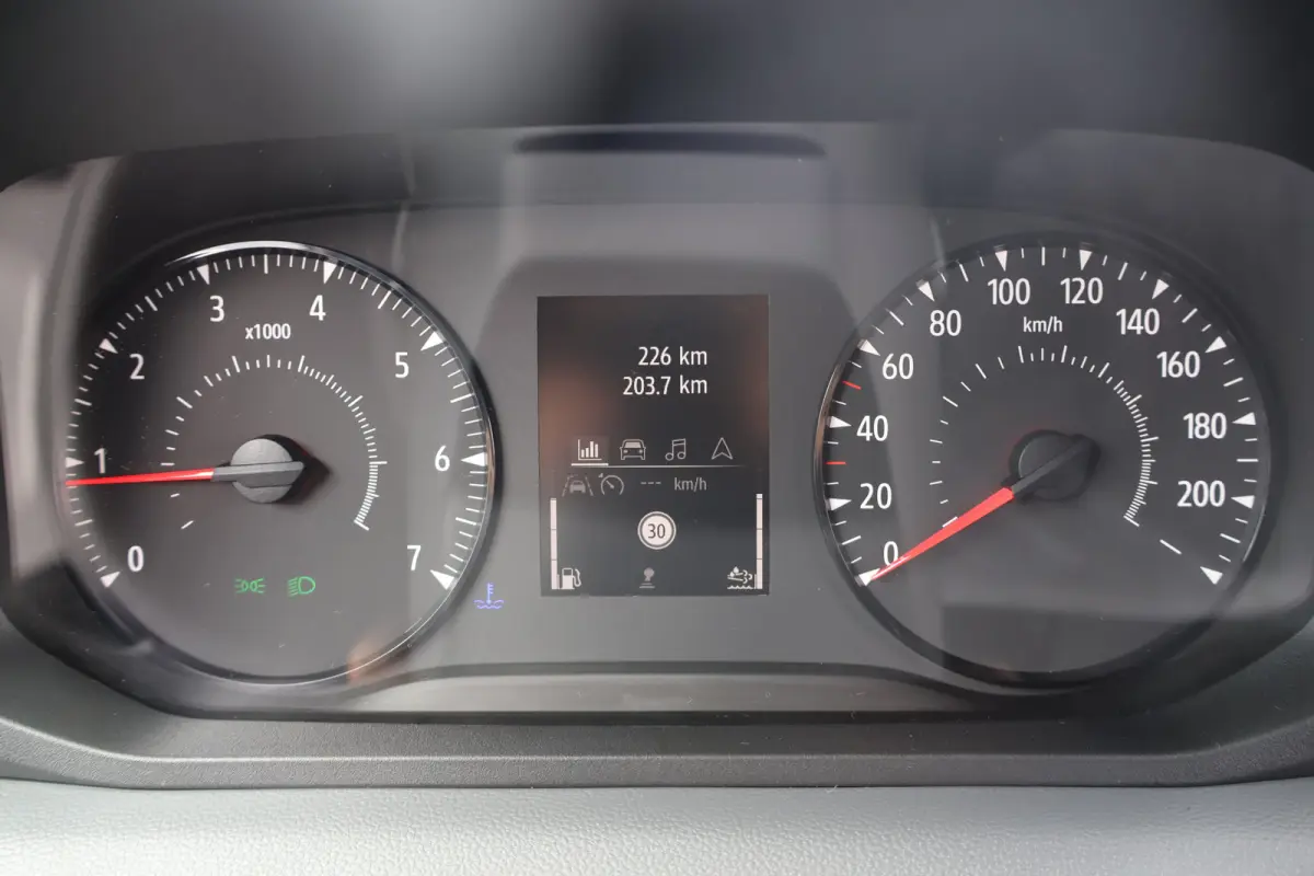 2.0 dCi 150pk Bakwagen met Laadklep Trekhaak