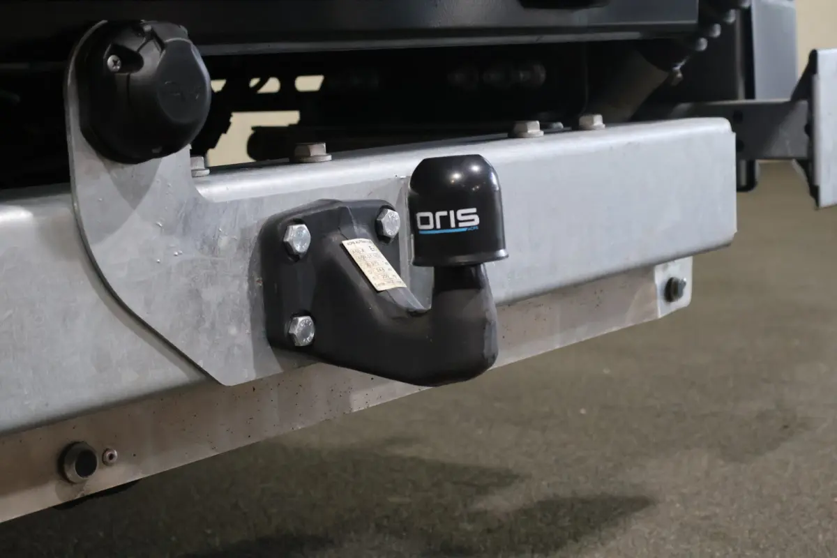 2.0 dCi 150pk Bakwagen met Laadklep Trekhaak