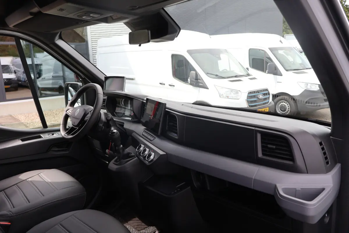 2.0 dCi 150pk Bakwagen met Laadklep Trekhaak