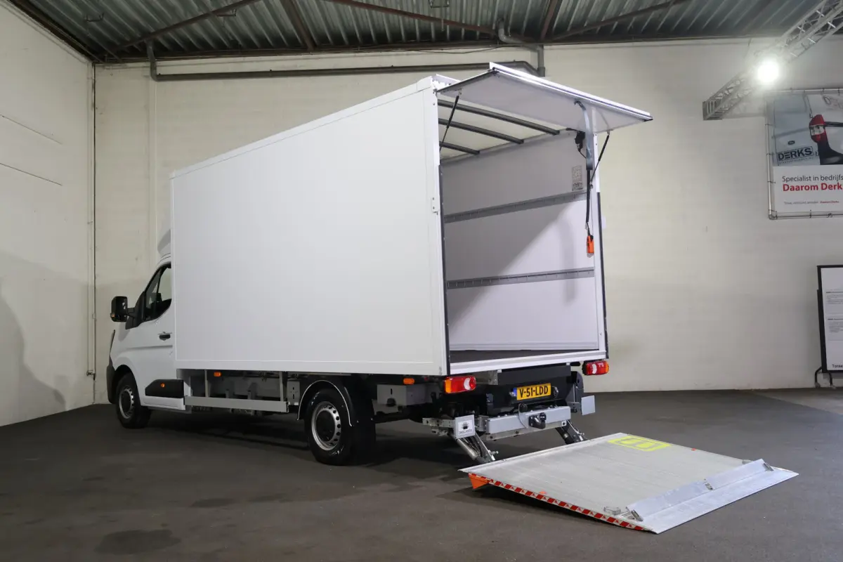 2.0 dCi 150pk Bakwagen met Laadklep Trekhaak