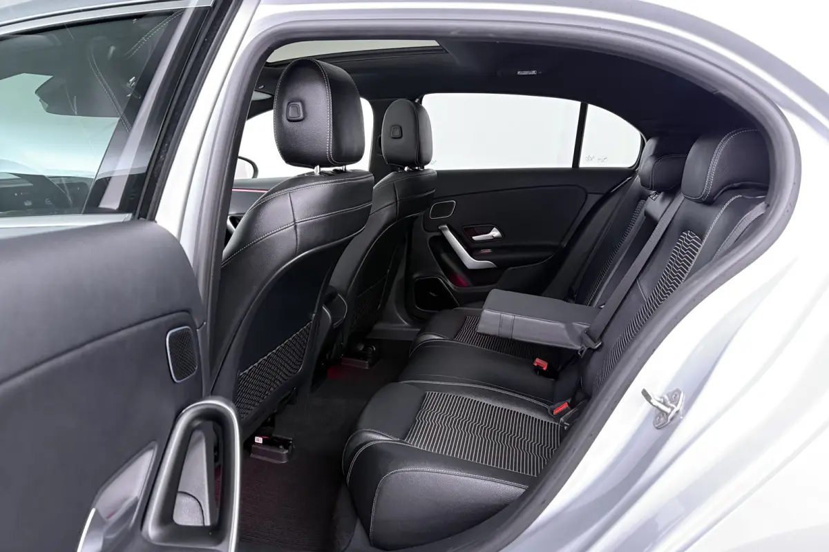 250 e Business Solution AMG Limited (PANORAMADAK, SFEERVERLICHTING, BURMEISTER, CAMERA, SFEERVERLICHTING, STOELVERWARMING)