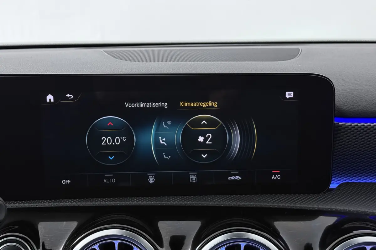 250 e Business Solution AMG Limited (PANORAMADAK, SFEERVERLICHTING, BURMEISTER, CAMERA, SFEERVERLICHTING, STOELVERWARMING)
