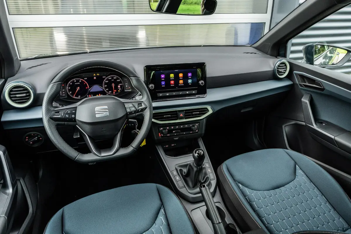 1.0 EcoTSI 95pk Style Business Connect | Achteruitrijcamera | Parkeersensoren