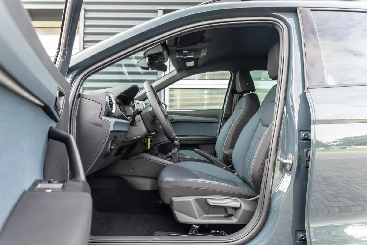 1.0 EcoTSI 95pk Style Business Connect | Achteruitrijcamera | Parkeersensoren