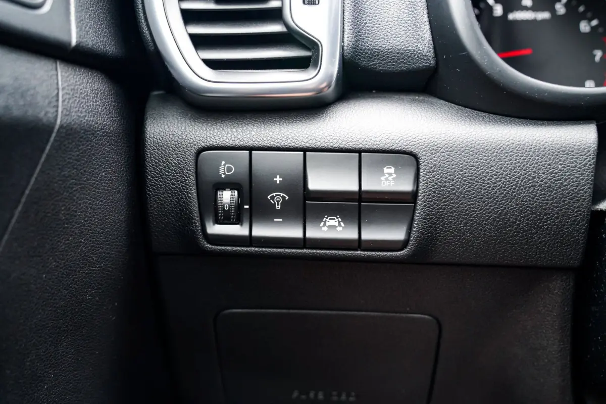 1.6 GDI DynamicLine | LED | Climatronic airco | Camera | Lane Assist | 6 bak | Koppeling vernieuwd | 100% onderhouden