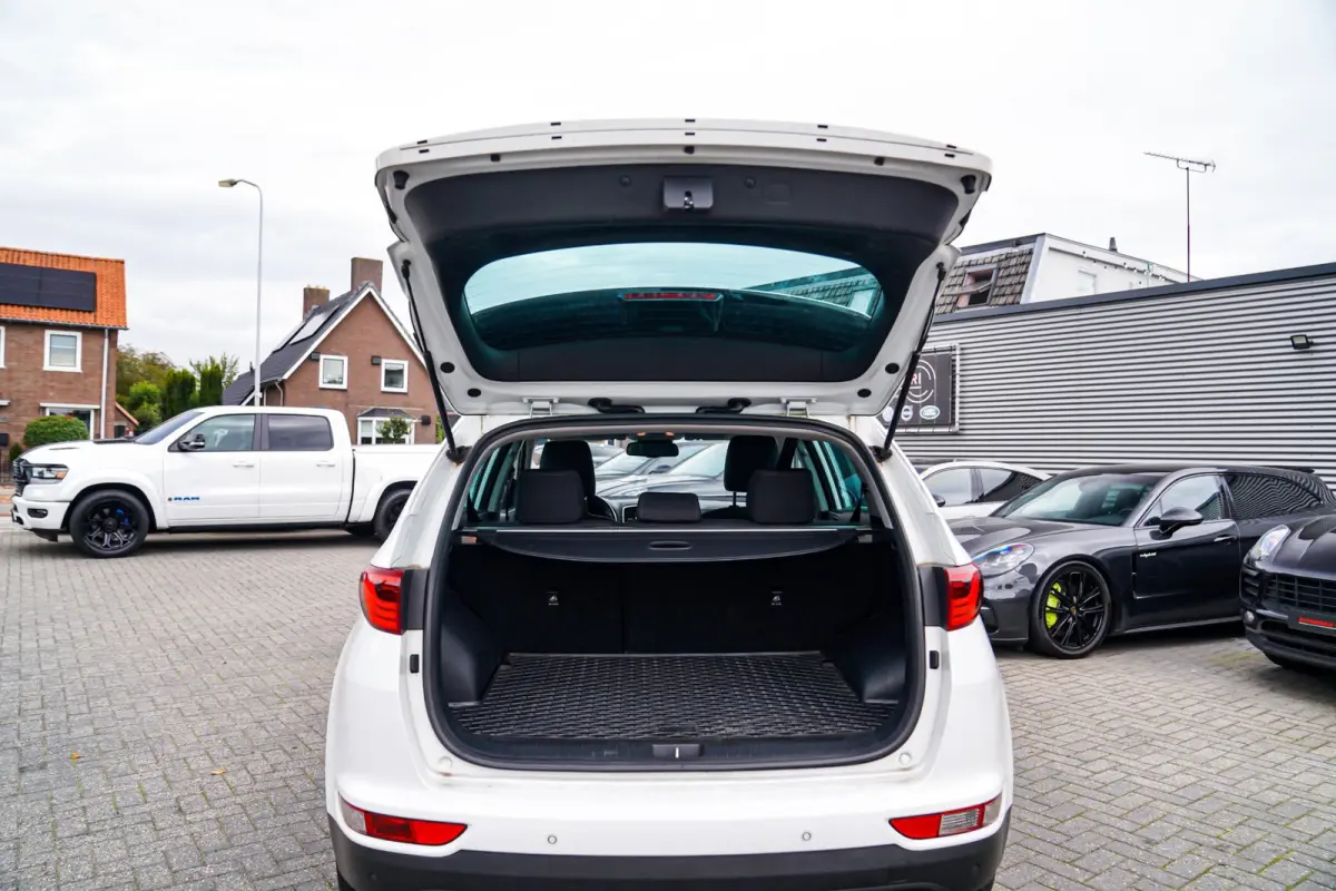 1.6 GDI DynamicLine | LED | Climatronic airco | Camera | Lane Assist | 6 bak | Koppeling vernieuwd | 100% onderhouden