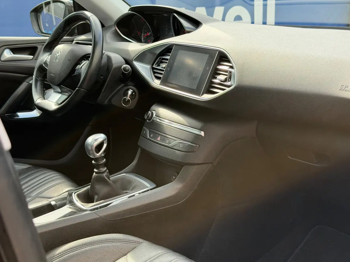 1.5 BlueHDi Executive|Distributie vv in 2026|2e Eigenaar|Trekhaak|Leder|Pano|CarPlay|Climate|Cruise|PDC V+A|Isofix|