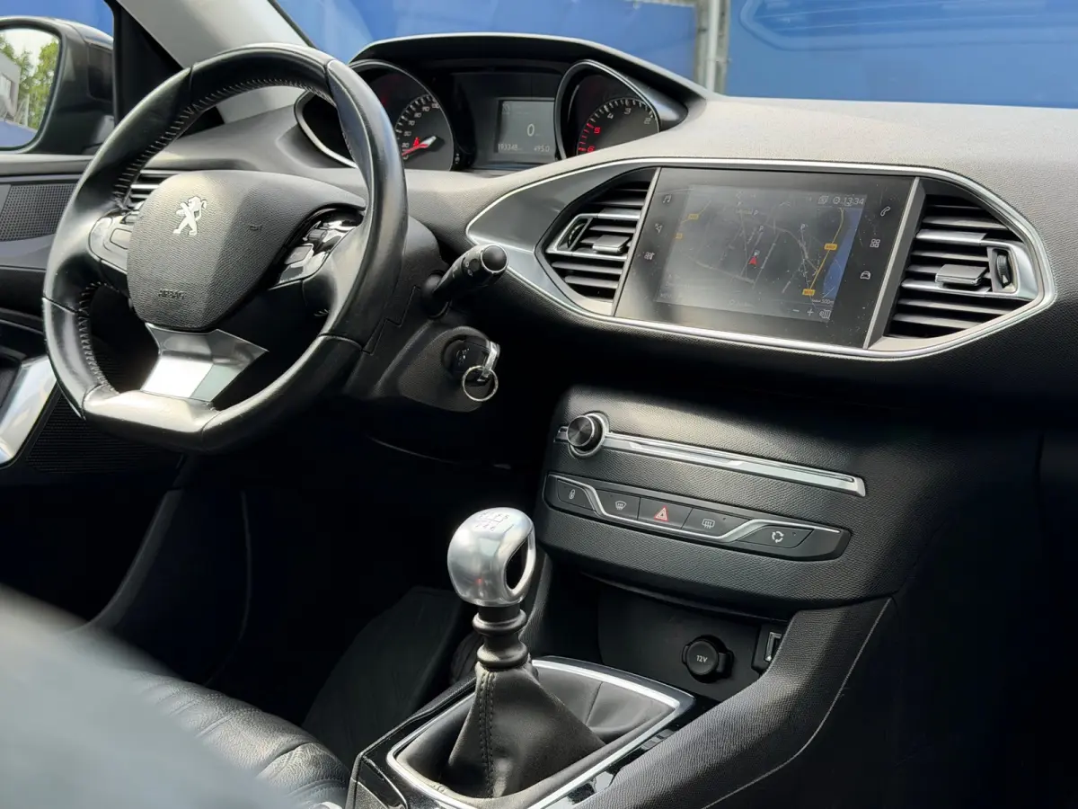 1.5 BlueHDi Executive|Distributie vv in 2026|2e Eigenaar|Trekhaak|Leder|Pano|CarPlay|Climate|Cruise|PDC V+A|Isofix|