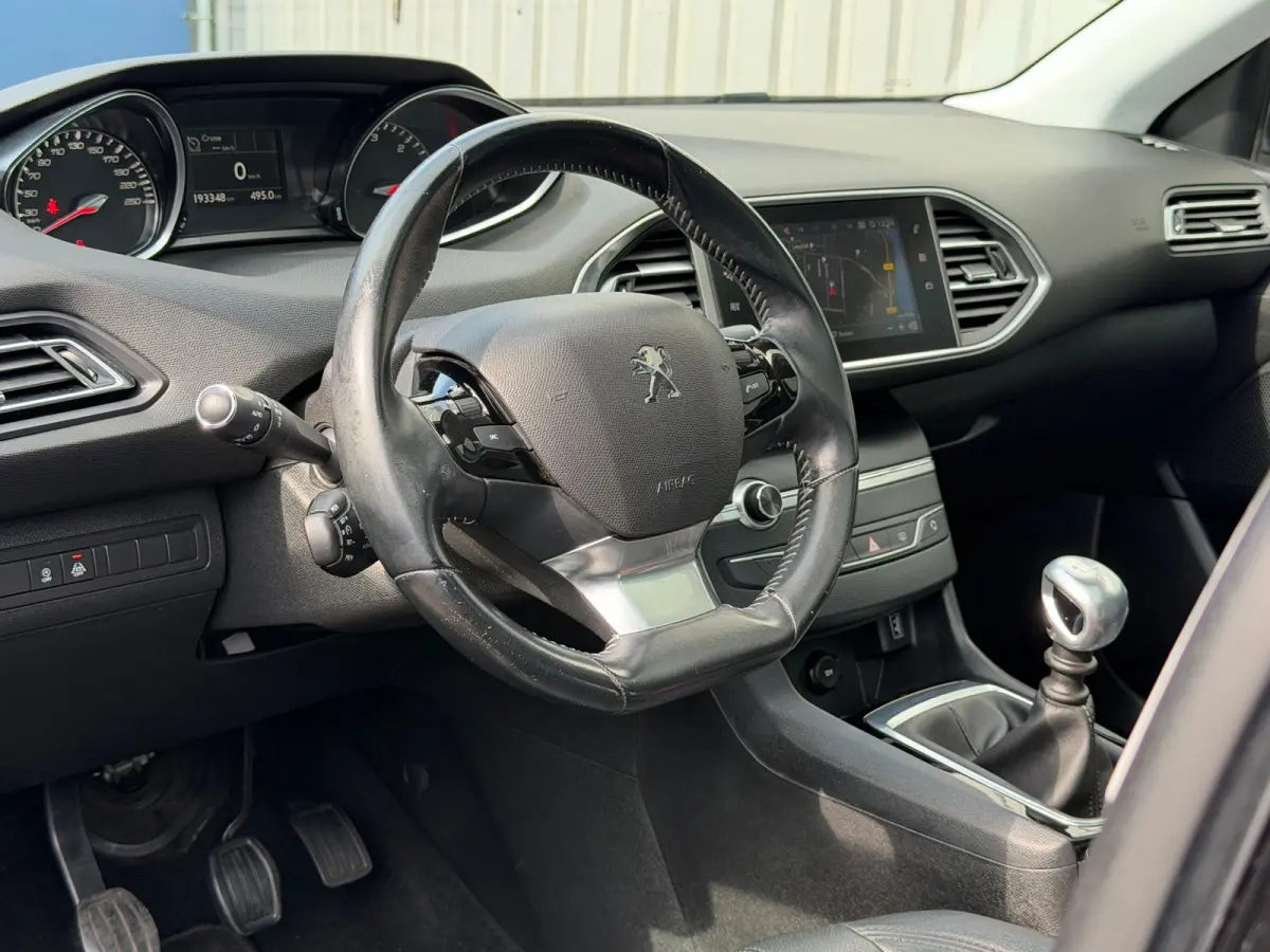1.5 BlueHDi Executive|Distributie vv in 2026|2e Eigenaar|Trekhaak|Leder|Pano|CarPlay|Climate|Cruise|PDC V+A|Isofix|
