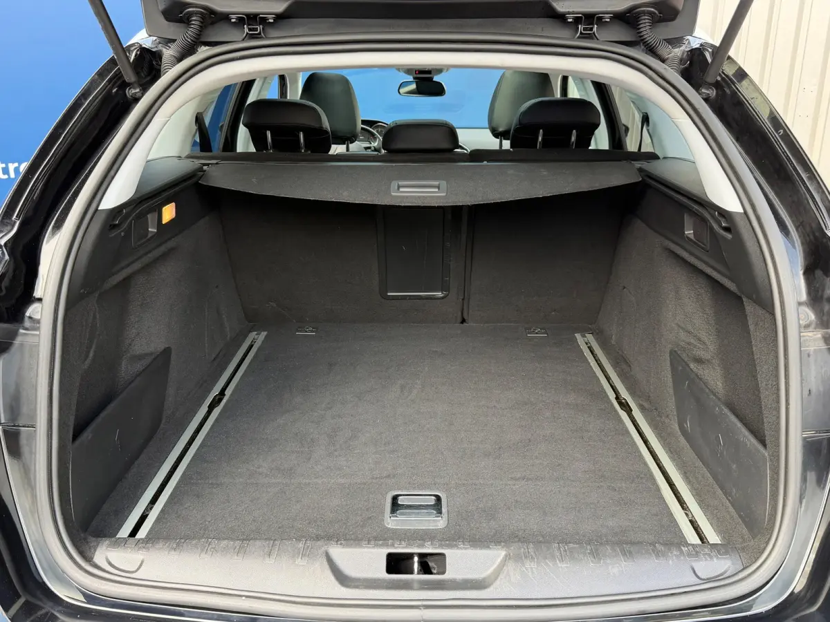 1.5 BlueHDi Executive|Distributie vv in 2026|2e Eigenaar|Trekhaak|Leder|Pano|CarPlay|Climate|Cruise|PDC V+A|Isofix|