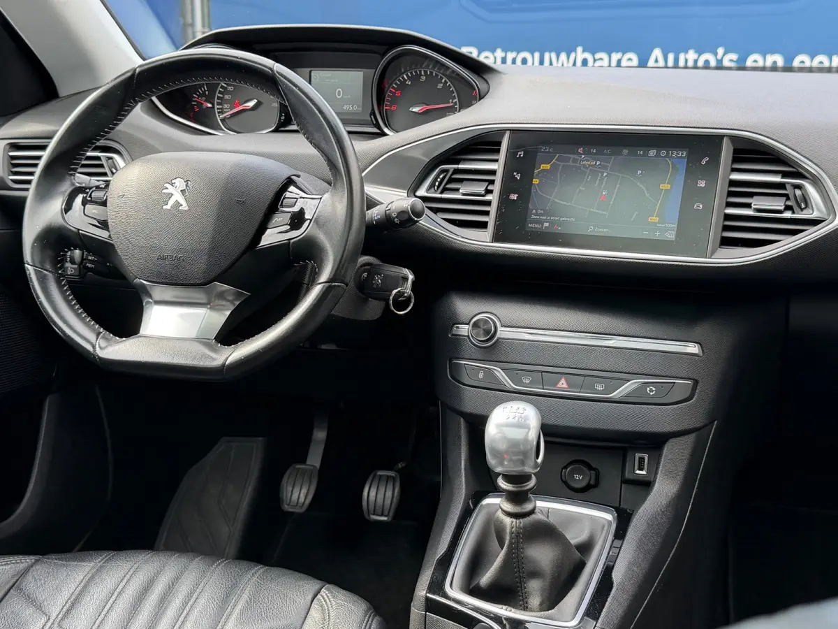 1.5 BlueHDi Executive|Distributie vv in 2026|2e Eigenaar|Trekhaak|Leder|Pano|CarPlay|Climate|Cruise|PDC V+A|Isofix|