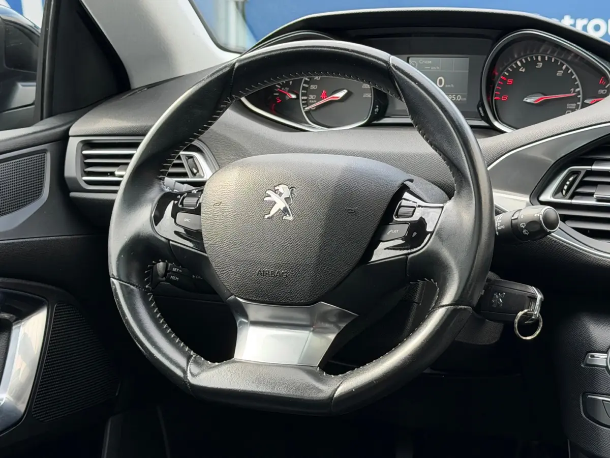 1.5 BlueHDi Executive|Distributie vv in 2026|2e Eigenaar|Trekhaak|Leder|Pano|CarPlay|Climate|Cruise|PDC V+A|Isofix|