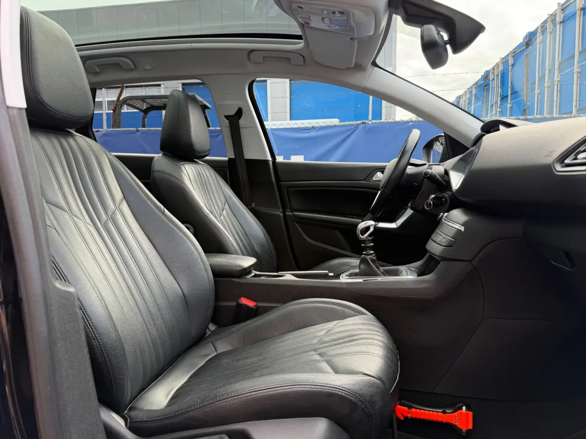 1.5 BlueHDi Executive|Distributie vv in 2026|2e Eigenaar|Trekhaak|Leder|Pano|CarPlay|Climate|Cruise|PDC V+A|Isofix|