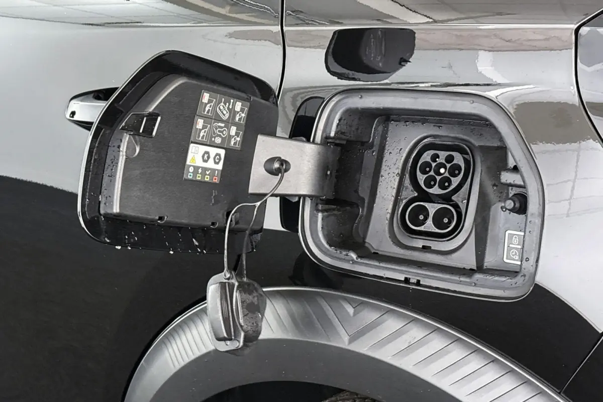 Max 113pk 44 kWh SOH 100% Camera Apple CarPlay Clima