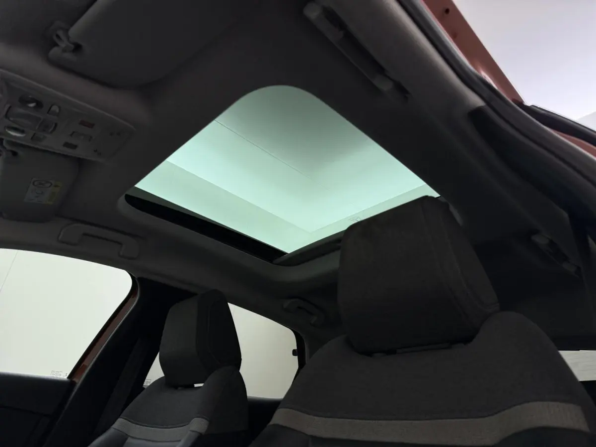 Shine 136pk 50 kWh | Accu 91% | Navigatie | Panoramisch schuifdak | Camera achter | Keyless start | Cruise control adaptief | Lichtmetalen velgen | Head-up display | Apple Carplay en Android