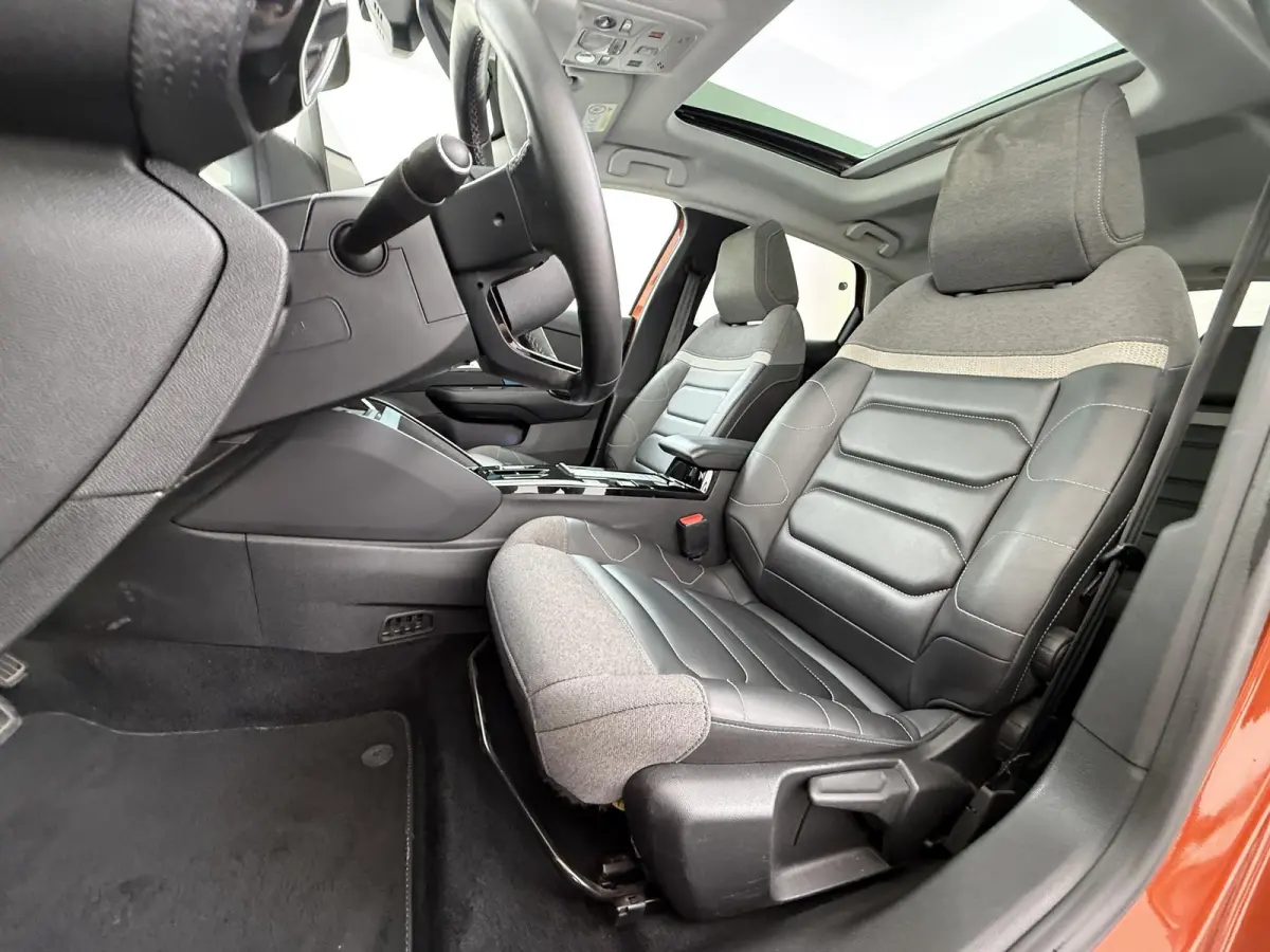 Shine 136pk 50 kWh | Accu 91% | Navigatie | Panoramisch schuifdak | Camera achter | Keyless start | Cruise control adaptief | Lichtmetalen velgen | Head-up display | Apple Carplay en Android