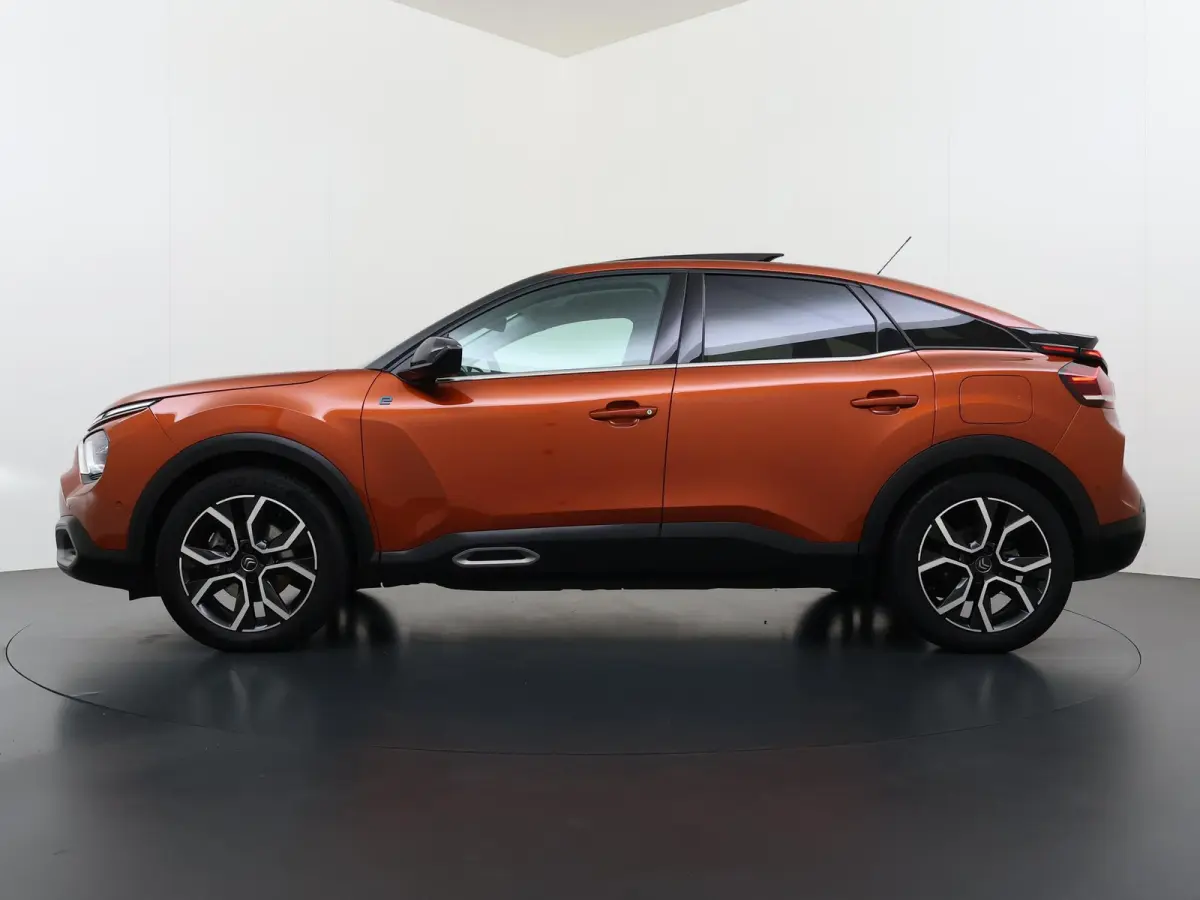 Shine 136pk 50 kWh | Accu 91% | Navigatie | Panoramisch schuifdak | Camera achter | Keyless start | Cruise control adaptief | Lichtmetalen velgen | Head-up display | Apple Carplay en Android