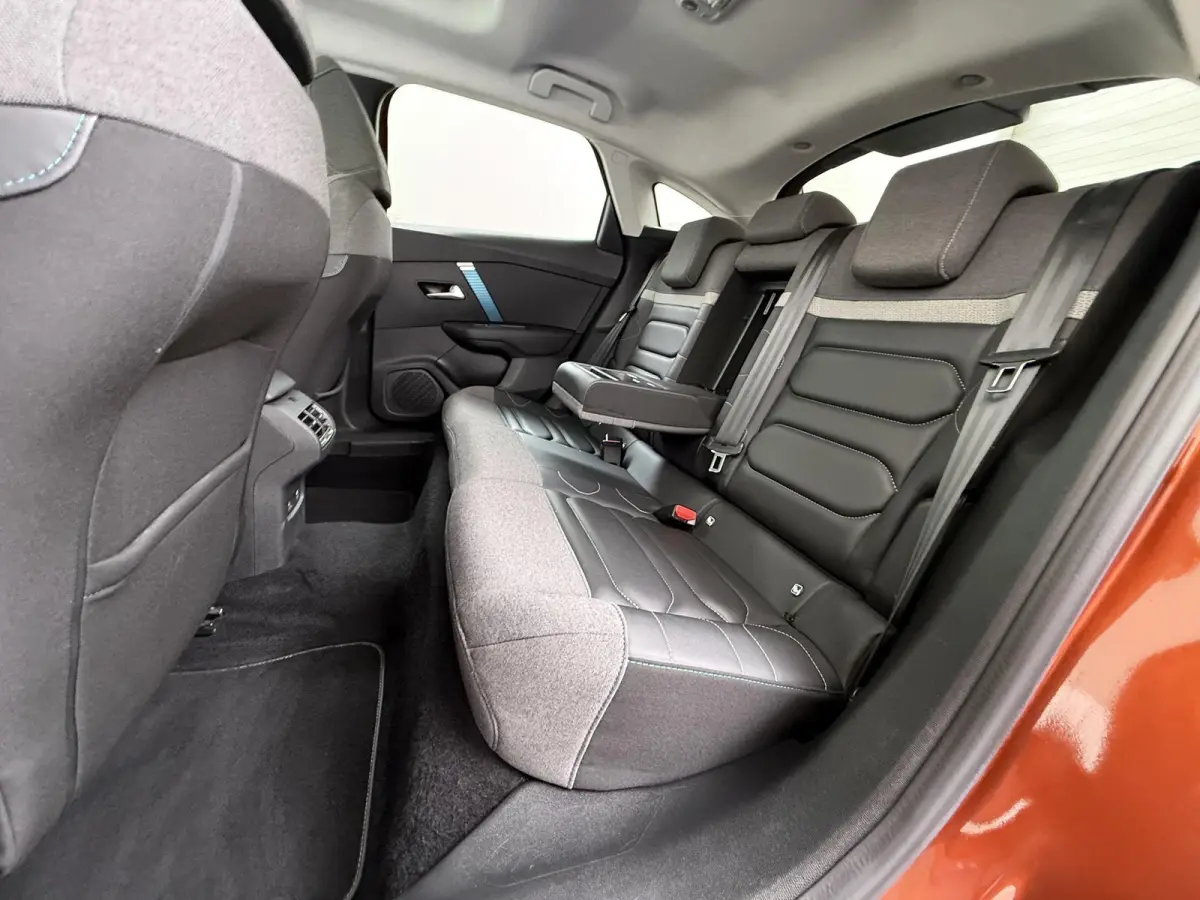 Shine 136pk 50 kWh | Accu 91% | Navigatie | Panoramisch schuifdak | Camera achter | Keyless start | Cruise control adaptief | Lichtmetalen velgen | Head-up display | Apple Carplay en Android