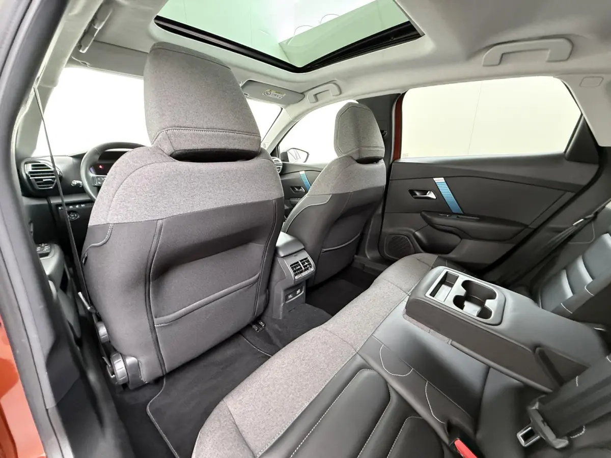 Shine 136pk 50 kWh | Accu 91% | Navigatie | Panoramisch schuifdak | Camera achter | Keyless start | Cruise control adaptief | Lichtmetalen velgen | Head-up display | Apple Carplay en Android