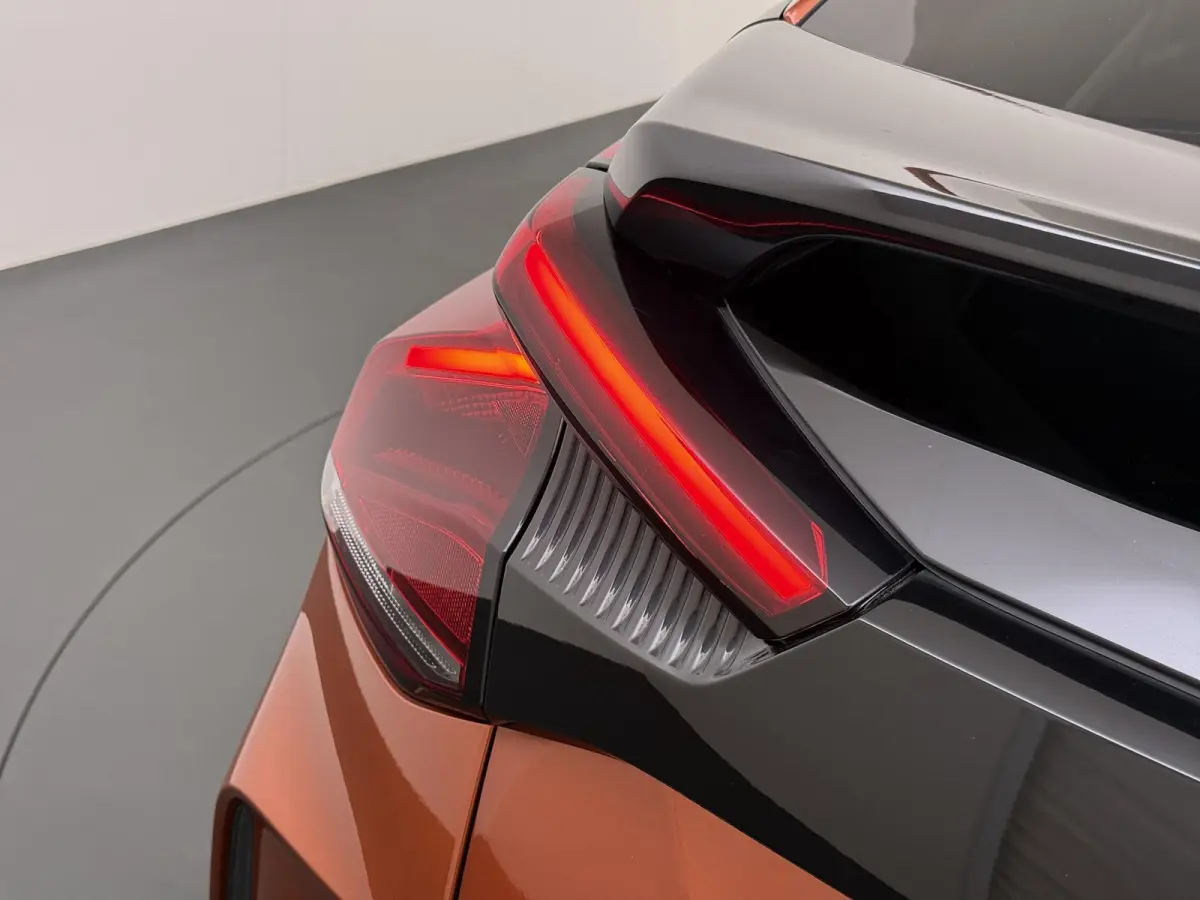 Shine 136pk 50 kWh | Accu 91% | Navigatie | Panoramisch schuifdak | Camera achter | Keyless start | Cruise control adaptief | Lichtmetalen velgen | Head-up display | Apple Carplay en Android