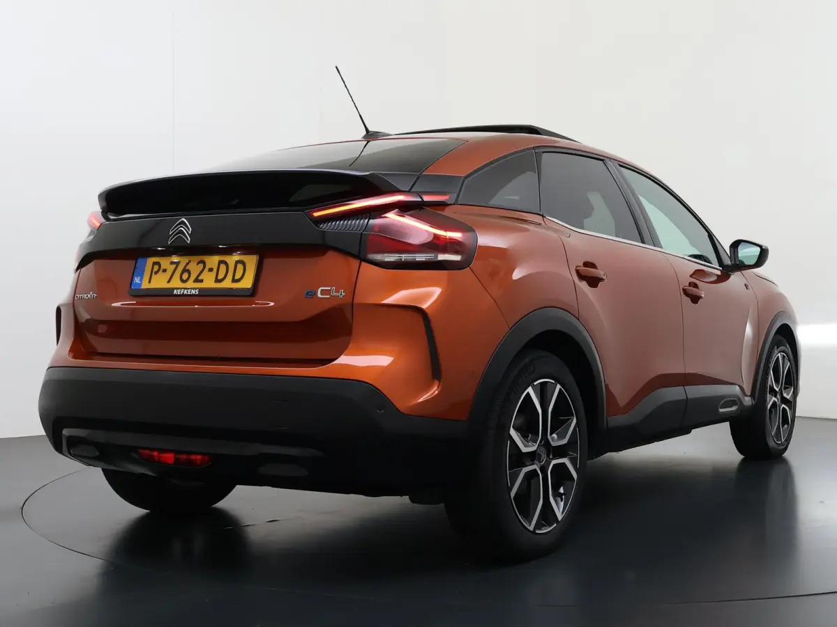 Shine 136pk 50 kWh | Accu 91% | Navigatie | Panoramisch schuifdak | Camera achter | Keyless start | Cruise control adaptief | Lichtmetalen velgen | Head-up display | Apple Carplay en Android