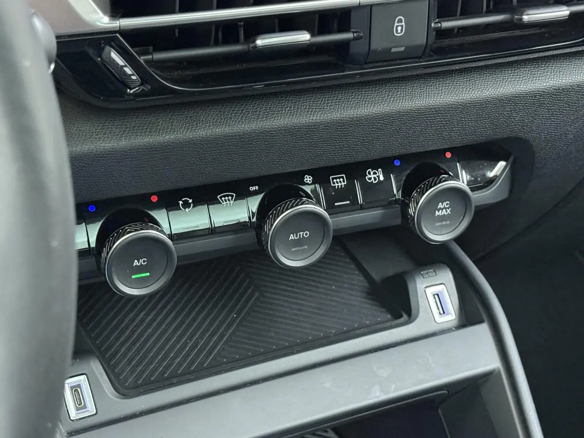 Shine 136pk 50 kWh | Accu 91% | Navigatie | Panoramisch schuifdak | Camera achter | Keyless start | Cruise control adaptief | Lichtmetalen velgen | Head-up display | Apple Carplay en Android