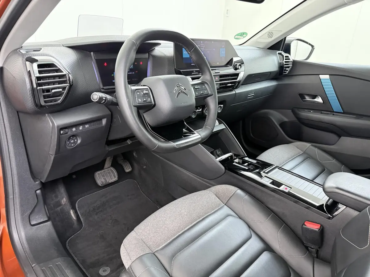 Shine 136pk 50 kWh | Accu 91% | Navigatie | Panoramisch schuifdak | Camera achter | Keyless start | Cruise control adaptief | Lichtmetalen velgen | Head-up display | Apple Carplay en Android