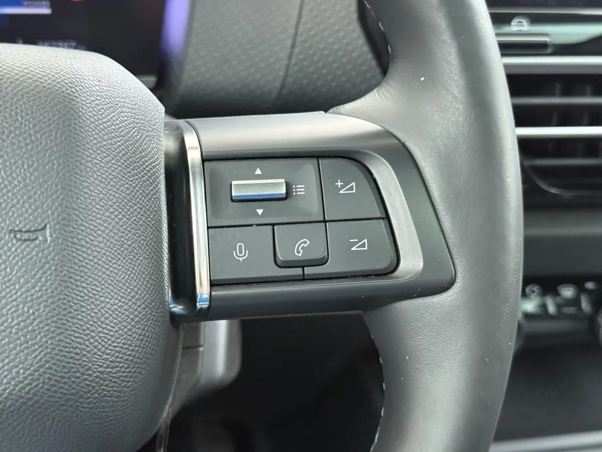 Shine 136pk 50 kWh | Accu 91% | Navigatie | Panoramisch schuifdak | Camera achter | Keyless start | Cruise control adaptief | Lichtmetalen velgen | Head-up display | Apple Carplay en Android
