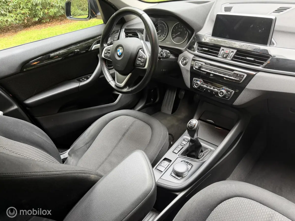sDrive18i High Executive Trekhaak Cruise Clima Stoelv