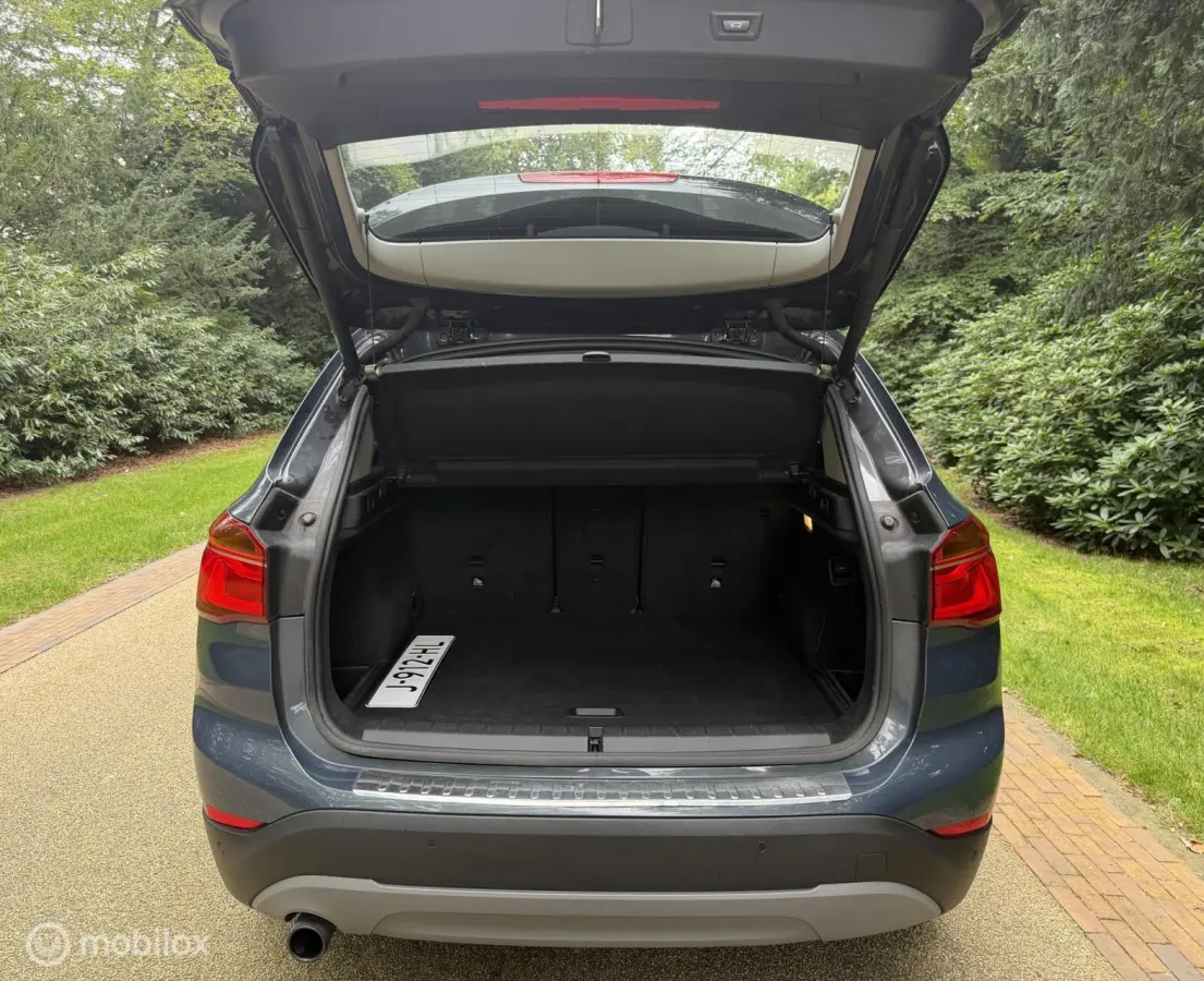 sDrive18i High Executive Trekhaak Cruise Clima Stoelv