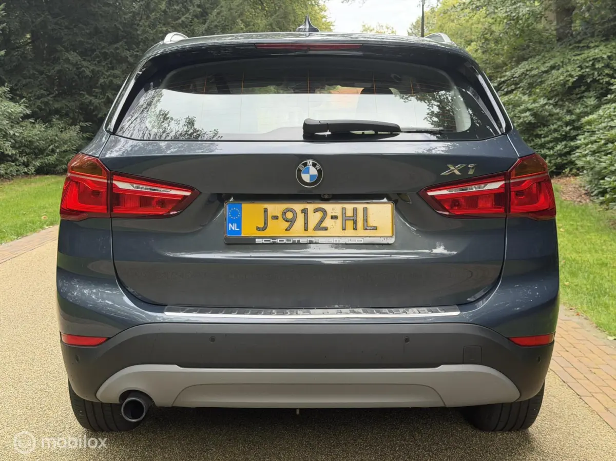 sDrive18i High Executive Trekhaak Cruise Clima Stoelv