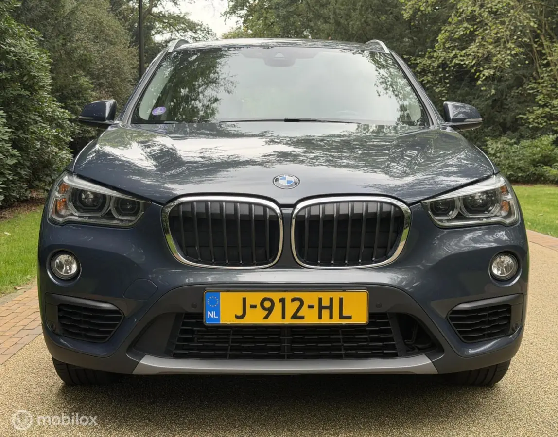 sDrive18i High Executive Trekhaak Cruise Clima Stoelv