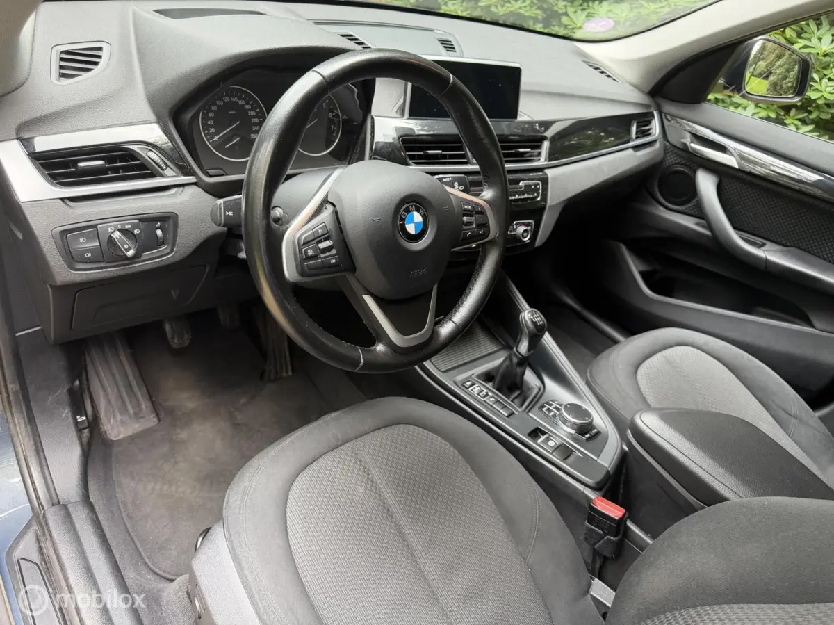 sDrive18i High Executive Trekhaak Cruise Clima Stoelv