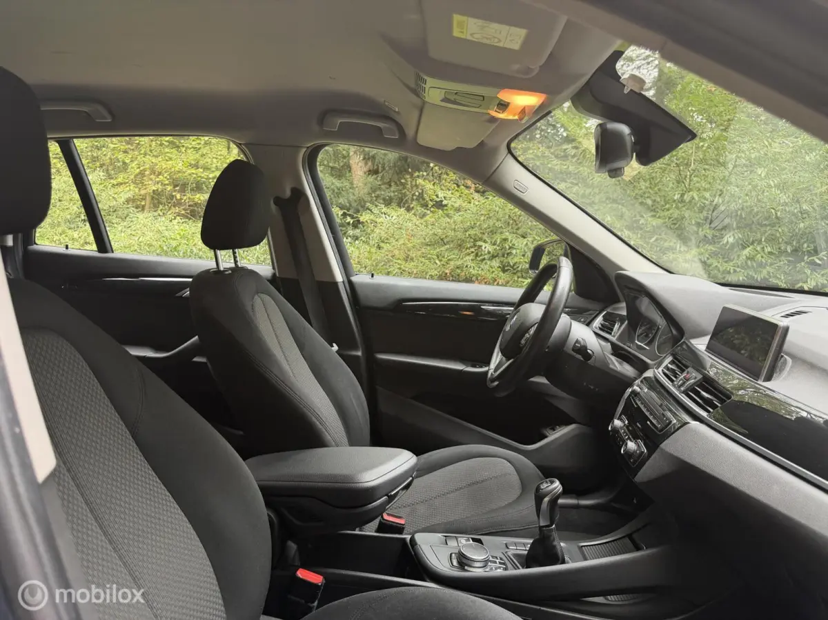 sDrive18i High Executive Trekhaak Cruise Clima Stoelv