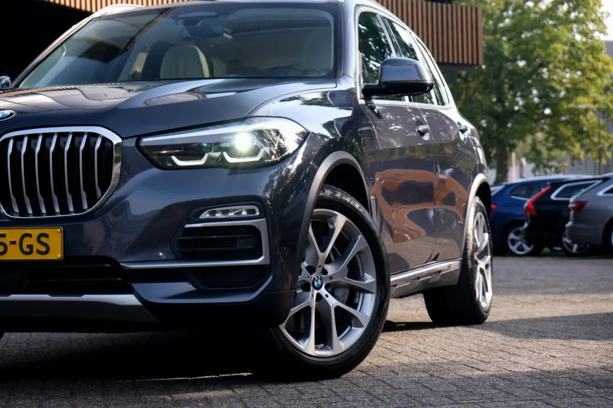 xDrive45e High Executive|Rijklaar!|ACC|PANO|HUD|Massage|Trekhaak|Rondomzichtcamera|Harman Kardon|Carplay|AndroidAuto|