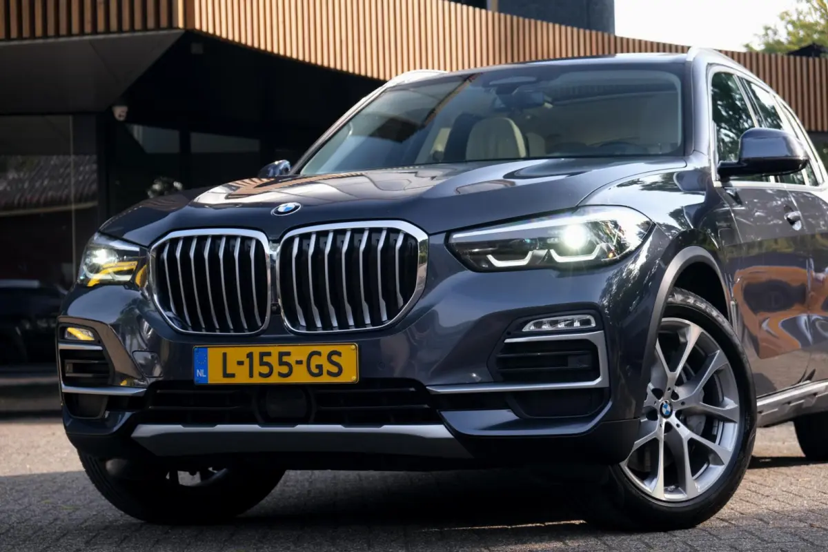 xDrive45e High Executive|Rijklaar!|ACC|PANO|HUD|Massage|Trekhaak|Rondomzichtcamera|Harman Kardon|Carplay|AndroidAuto|