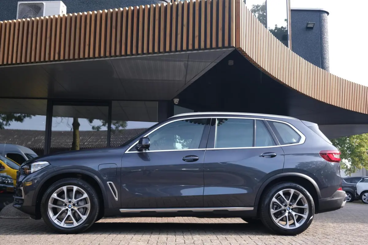 xDrive45e High Executive|Rijklaar!|ACC|PANO|HUD|Massage|Trekhaak|Rondomzichtcamera|Harman Kardon|Carplay|AndroidAuto|
