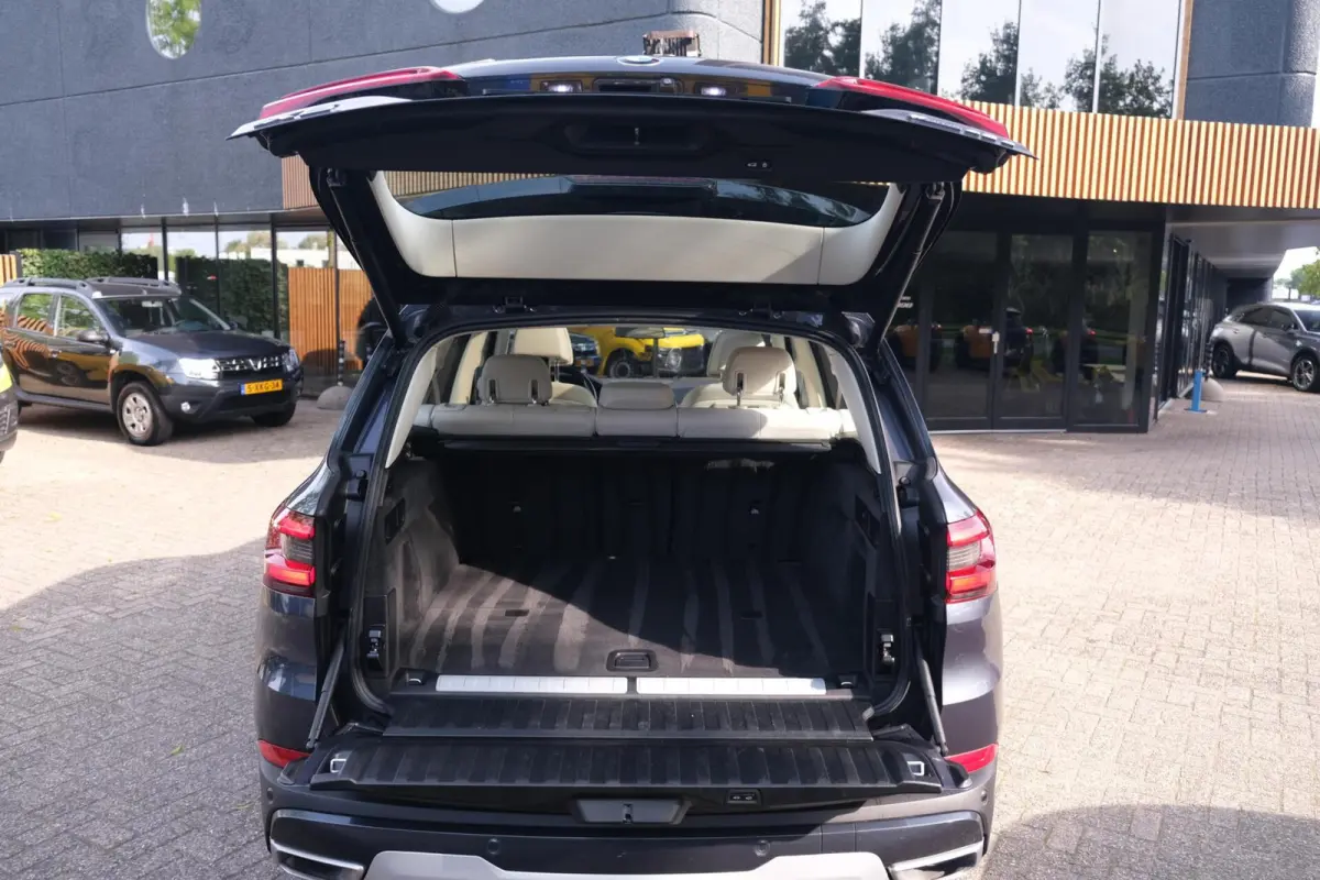 xDrive45e High Executive|Rijklaar!|ACC|PANO|HUD|Massage|Trekhaak|Rondomzichtcamera|Harman Kardon|Carplay|AndroidAuto|