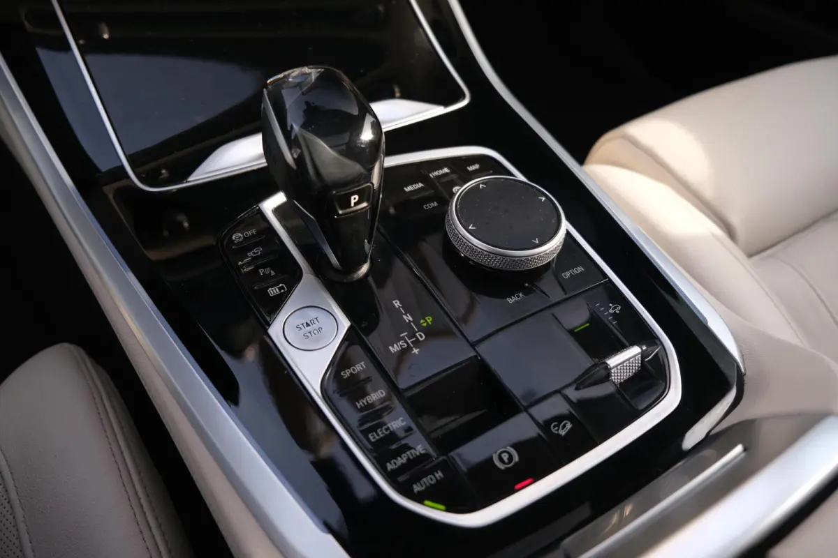 xDrive45e High Executive|Rijklaar!|ACC|PANO|HUD|Massage|Trekhaak|Rondomzichtcamera|Harman Kardon|Carplay|AndroidAuto|