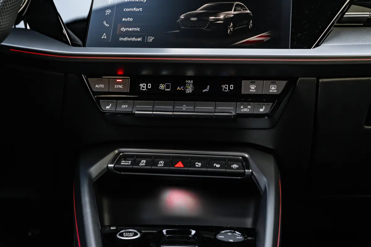S edition | Aluminium optiek in het interieur | Assistentiepakket Rijden en Parkeren Plus | Audi virtual cockpit