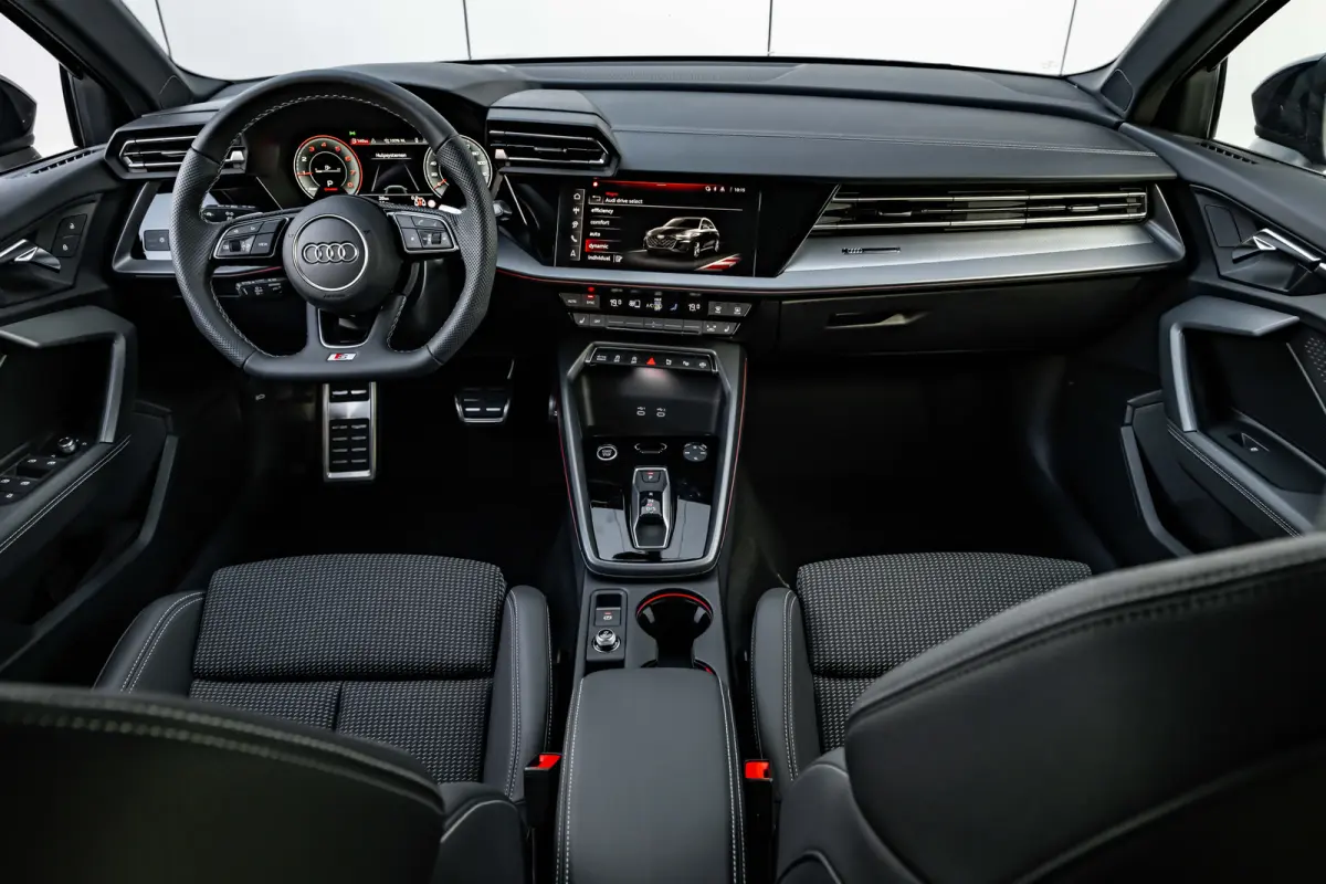 S edition | Aluminium optiek in het interieur | Assistentiepakket Rijden en Parkeren Plus | Audi virtual cockpit