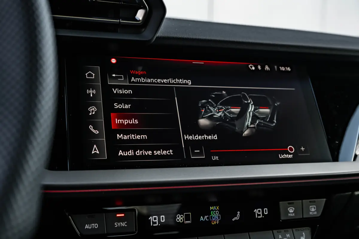 S edition | Aluminium optiek in het interieur | Assistentiepakket Rijden en Parkeren Plus | Audi virtual cockpit