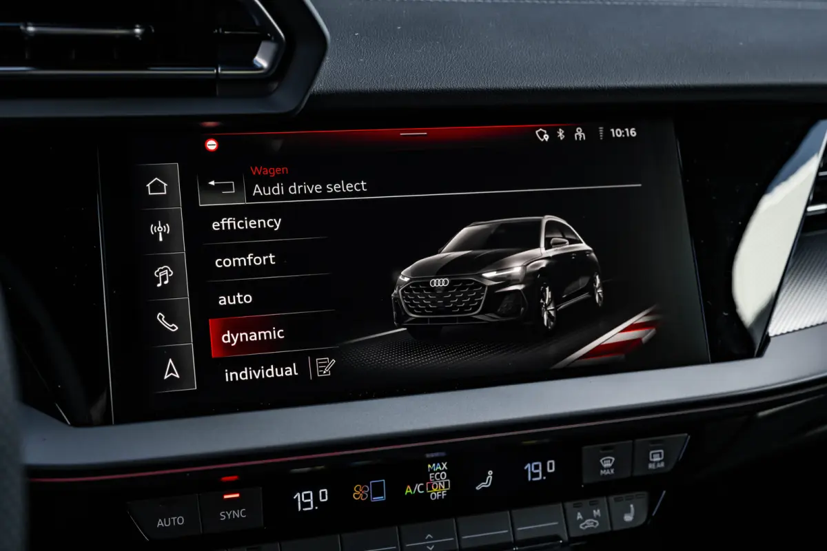 S edition | Aluminium optiek in het interieur | Assistentiepakket Rijden en Parkeren Plus | Audi virtual cockpit