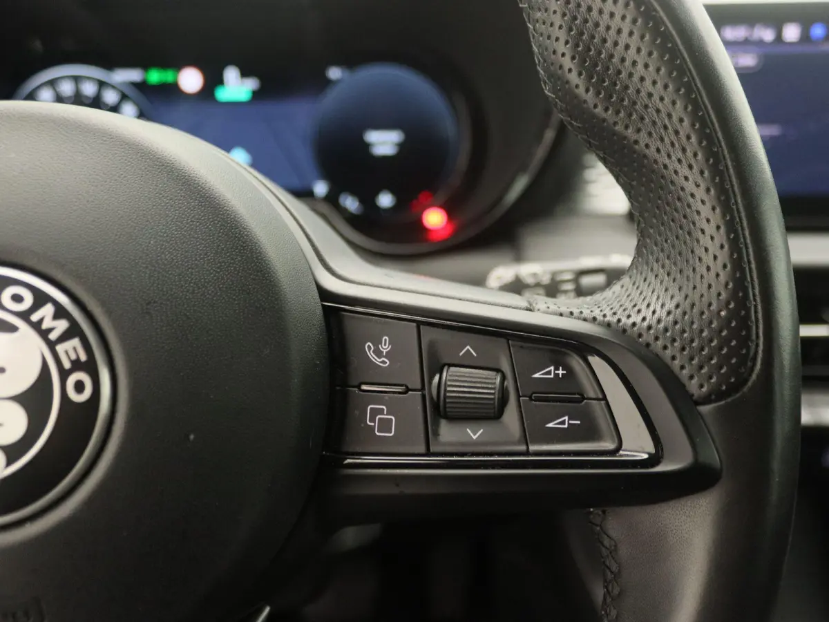 1.5T Hybrid Sprint | Apple Carplay/Android Auto | Cruise Control | Stoelverwarming | Lichtmetalen Velgen |